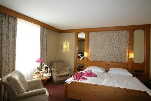 Ξενοδοχείο Hotel-restaurant Arneggers Adler 3*